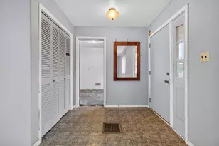 136 W 18th St, Lockport, IL 60441 - Photo 9