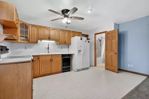 136 W 18th St, Lockport, IL 60441 - Photo 11