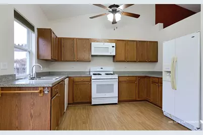 444 E Camden Lane, Round Lake Beach, IL 60073 - Photo 7