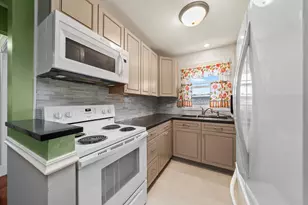 7102 W 107th St, Worth, IL 60482 - Photo 13