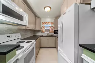 7102 W 107th St, Worth, IL 60482 - Photo 15