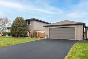8853 O'Brien Dr, Orland Hills, IL 60487 - Photo 3