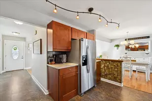 430 Valley View Dr, Downers Grove, IL 60516 - Photo 9