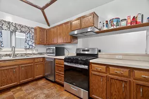 668 Cassie Dr, Joliet, IL 60435 - Photo 11