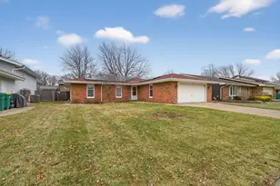668 Cassie Dr, Joliet, IL 60435 - Photo 3