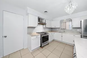 392 Greenbay Ave, Calumet City, IL 60409 - Photo 9