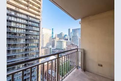 630 N State Street #2204, Chicago, IL 60654 - Photo 11