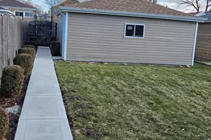 10047 S Calumet Ave, Chicago, IL 60628 - Photo 29