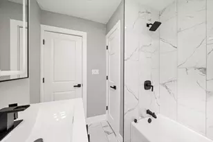 10047 S Calumet Ave, Chicago, IL 60628 - Photo 13