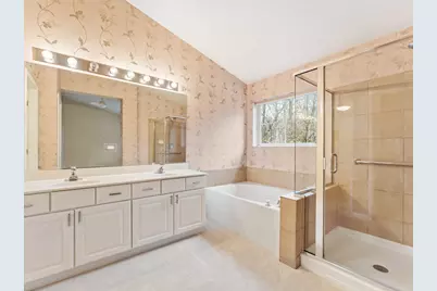 60 Tanglewood Drive #60, Glen Ellyn, IL 60137 - Photo 9