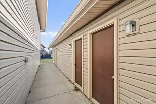 5815 Wilshire Ct, Hanover Park, IL 60133 - Photo 25