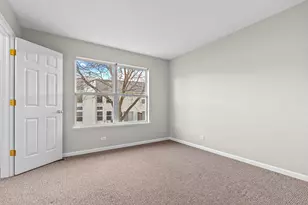 1037 Huntington Dr, Elk Grove Village, IL 60007 - Photo 19