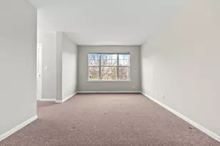 1037 Huntington Dr, Elk Grove Village, IL 60007 - Photo 13