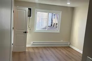 194 N Waters Edge Dr, Glendale Heights, IL 60139 - Photo 9