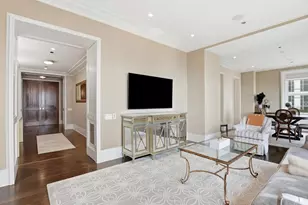 159 E Walton Pl, Chicago, IL 60611 - Photo 3