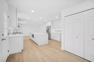 4018 Yorkshire Ct, Northbrook, IL 60062 - Photo 5