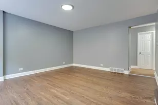 9463 Niles Center Rd, Skokie, IL 60076 - Photo 5