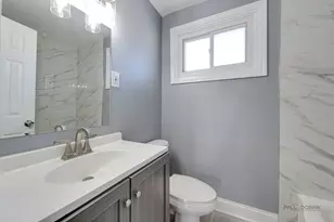 9463 Niles Center Rd, Skokie, IL 60076 - Photo 19