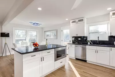 9132 Lincolnwood Drive, Evanston, IL 60203 - Photo 11