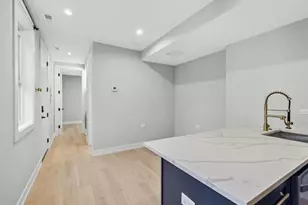 2818 W Fletcher St, Chicago, IL 60618 - Photo 9