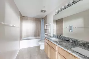 811 W 15th Pl, Chicago, IL 60608 - Photo 15