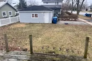 1381 Elizabeth St, Crete, IL 60417 - Photo 3