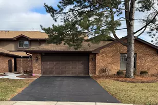 951 Brown Deer Dr, Westmont, IL 60559 - Photo 1