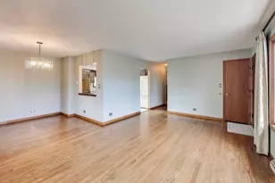 601 E Hackberry Ln, Mount Prospect, IL 60056 - Photo 5