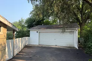 533 Redwood Rd, Bolingbrook, IL 60440 - Photo 15