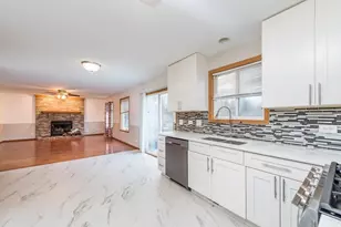 38429 N Creek Ct, Beach Park, IL 60087 - Photo 5