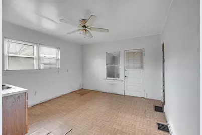 9352 S Woodlawn Avenue, Chicago, IL 60619 - Photo 21