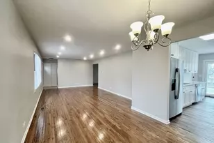 15 Bradley Ln, Hoffman Estates, IL 60169 - Photo 7