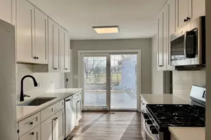 15 Bradley Ln, Hoffman Estates, IL 60169 - Photo 3