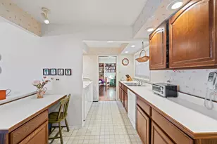 670 Edgemont Ln, Hoffman Estates, IL 60169 - Photo 13