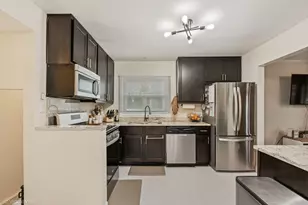 1181 Hiawatha Dr, Elgin, IL 60120 - Photo 11