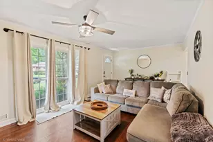 1181 Hiawatha Dr, Elgin, IL 60120 - Photo 7