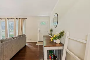 1181 Hiawatha Dr, Elgin, IL 60120 - Photo 3