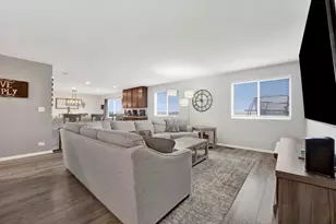 6006 Winterhaven Dr, Joliet, IL 60431 - Photo 9