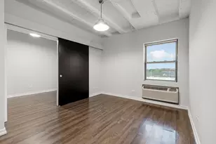 5718 N Winthrop Ave, Chicago, IL 60660 - Photo 3