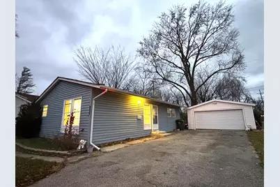 200 Butte Lane, Carpentersville, IL 60110 - Photo 1