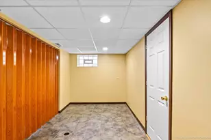 9603 S Albany Ave, Evergreen Park, IL 60805 - Photo 19