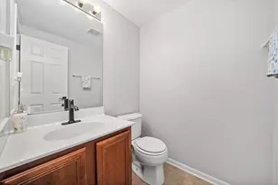 8318 Avalon Dr, Morton Grove, IL 60053 - Photo 9