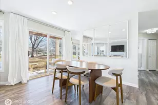 77 Willow Pkwy, Buffalo Grove, IL 60089 - Photo 7