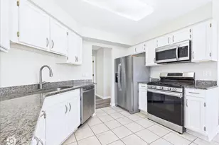 77 Willow Pkwy, Buffalo Grove, IL 60089 - Photo 9