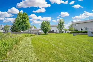 1327 E Fox Chase Dr, Round Lake Beach, IL 60073 - Photo 29