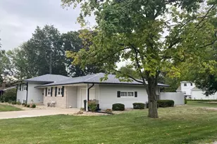 9 Orchard Dr, Charleston, IL 61920 - Photo 3