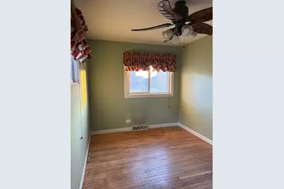 655 W Comstock Avenue, Elmhurst, IL 60126 - Photo 3