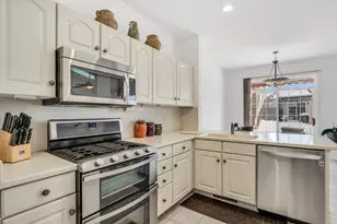 2054 Carillon Dr, Grayslake, IL 60030 - Photo 15