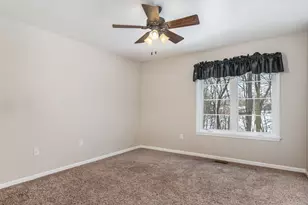 688 Fox Hollow, Dekalb, IL 60115 - Photo 17