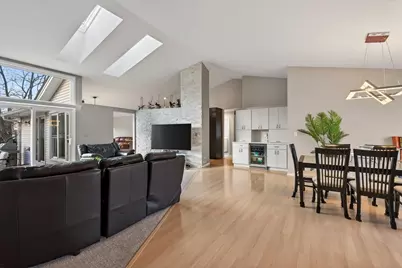 2010 N Oak Wood Drive, Arlington Heights, IL 60004 - Photo 5